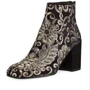 Stuart Weitzman mediate golf and black embroidered boots booties